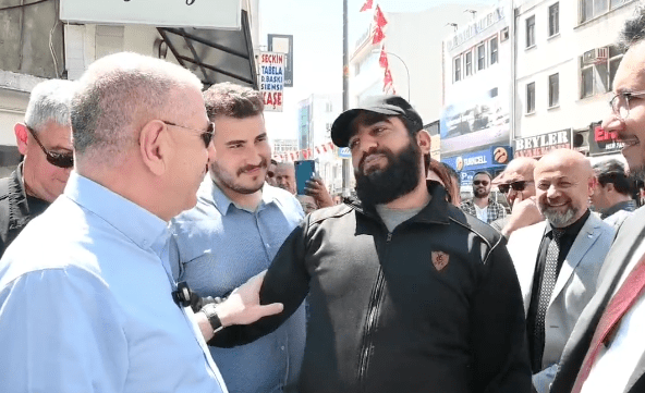 Bu Ne Cüret; Sureyeli Sığıntı daki Bu rahatlık Neyin Alameti